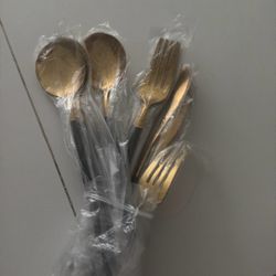 24 Utensils Black And Gold