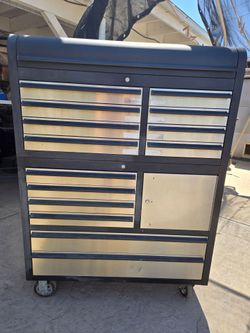 Tool box 14 drawers plus a small cabinet 4 keys
