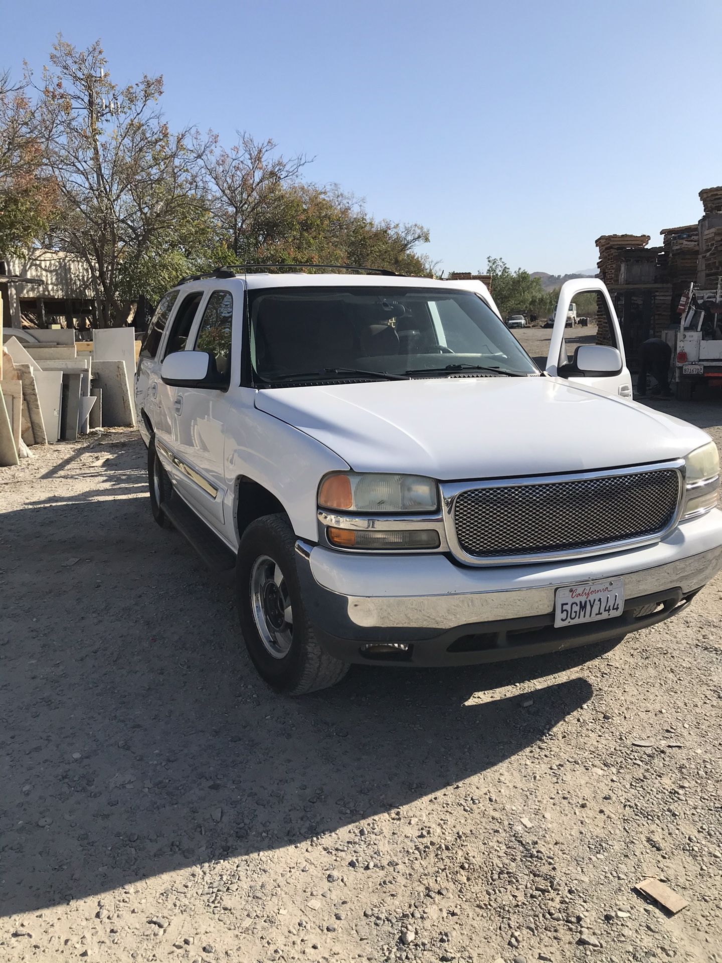 2004 Chevy GMC Yukon truck parts parts only. Tell me what you need