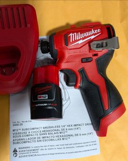 Milwaukee M12 subcompact impact driver kit