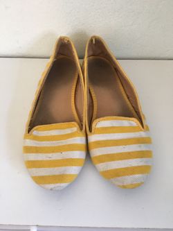 Nice yellow stripe flat shoe size 5