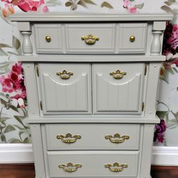 Solid Wood Dresser/Chest Of Drawers 