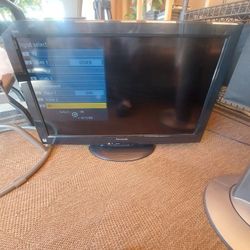 Nice 27 Inch Panasonic FLATSCREEN TV. WORKS GREAT.  
