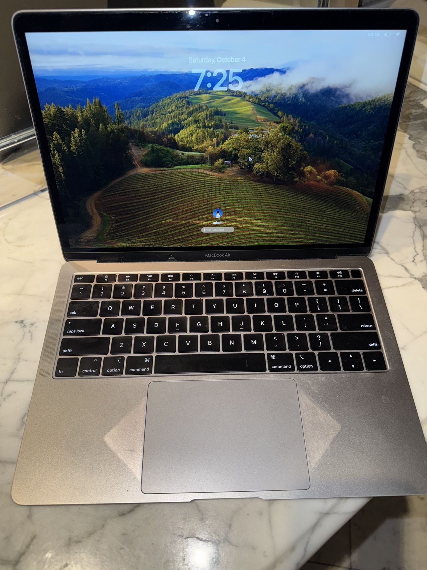 2019 Macbook Air 13” 1.6Ghz i5 8GB 256GB