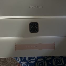Series 6 Gold Aluminum Case Pink  Sport Watch 40MM  Apple Watch 