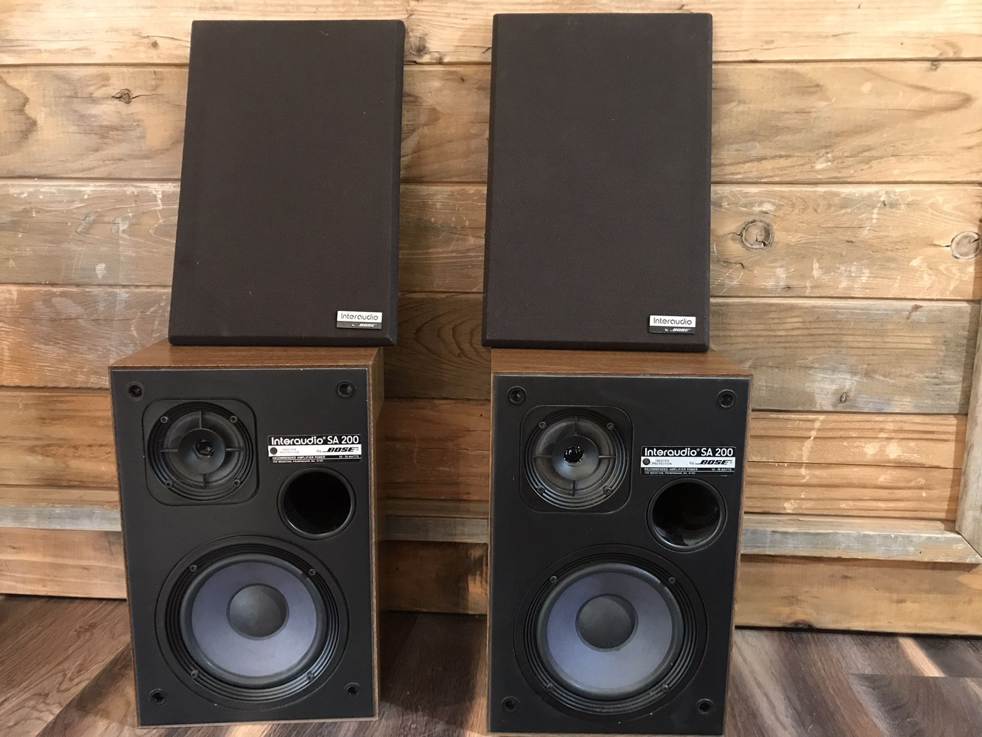 Bose Interaudio 200 2-way bookshelf speakers