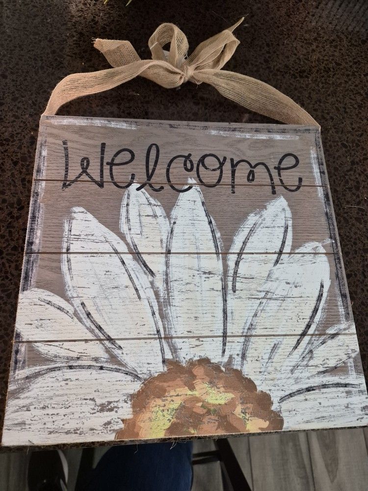 Wood welcome sign