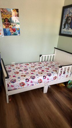 Toddler bed