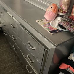 Bedroom Set ($500 Beautiful Bedroom Set