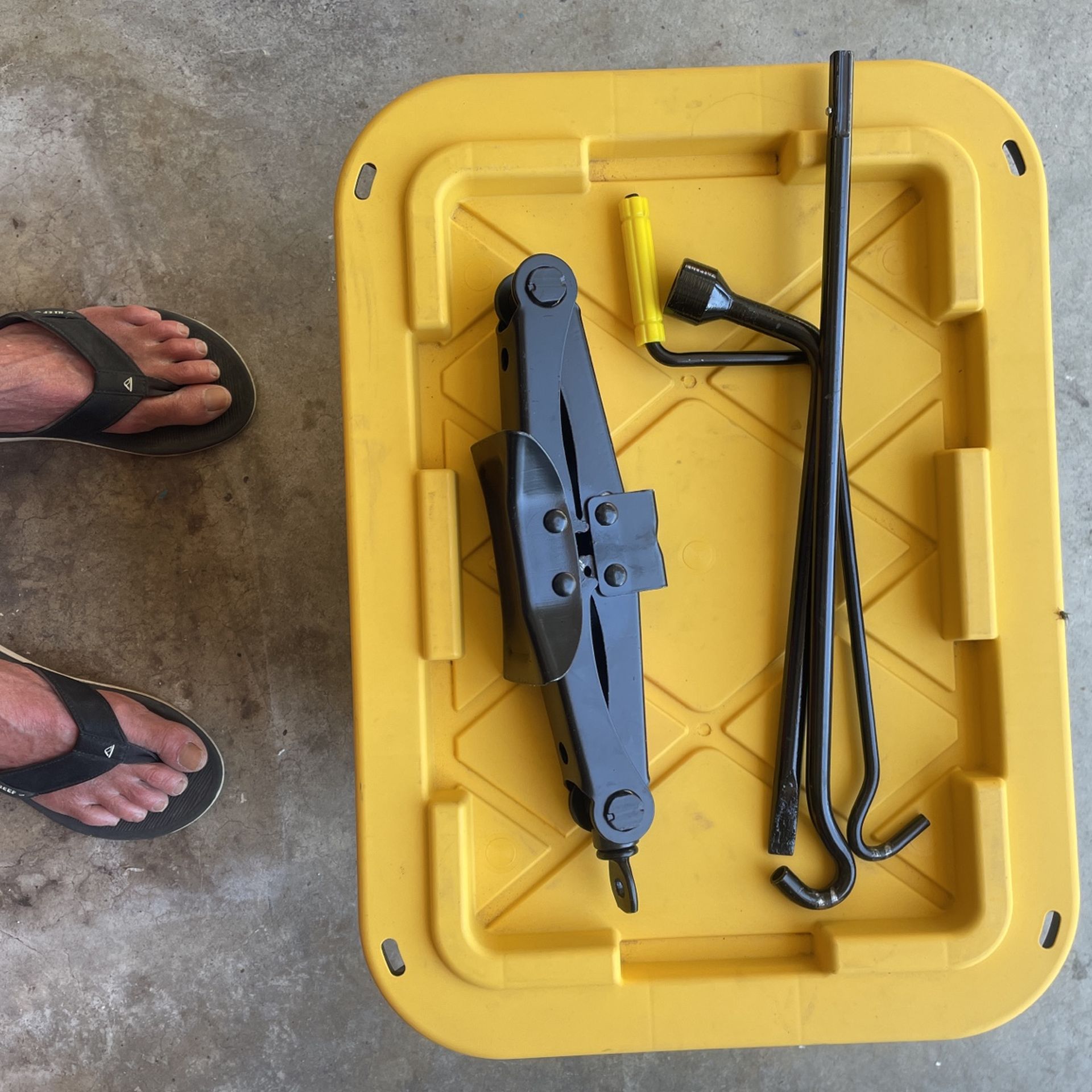 Car Tire Jack And Lug Nut Wrench for Sale in Westminster, CA OfferUp