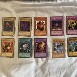 Bundle of 10 yugioh cards