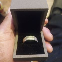 Man's wedding ring Size 10