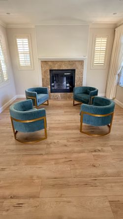 4 lounge Chairs
