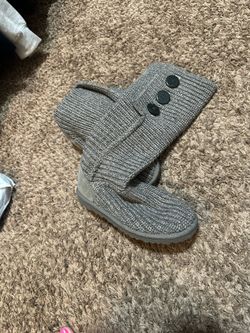 Women’s Bailey button gray uggs size 6