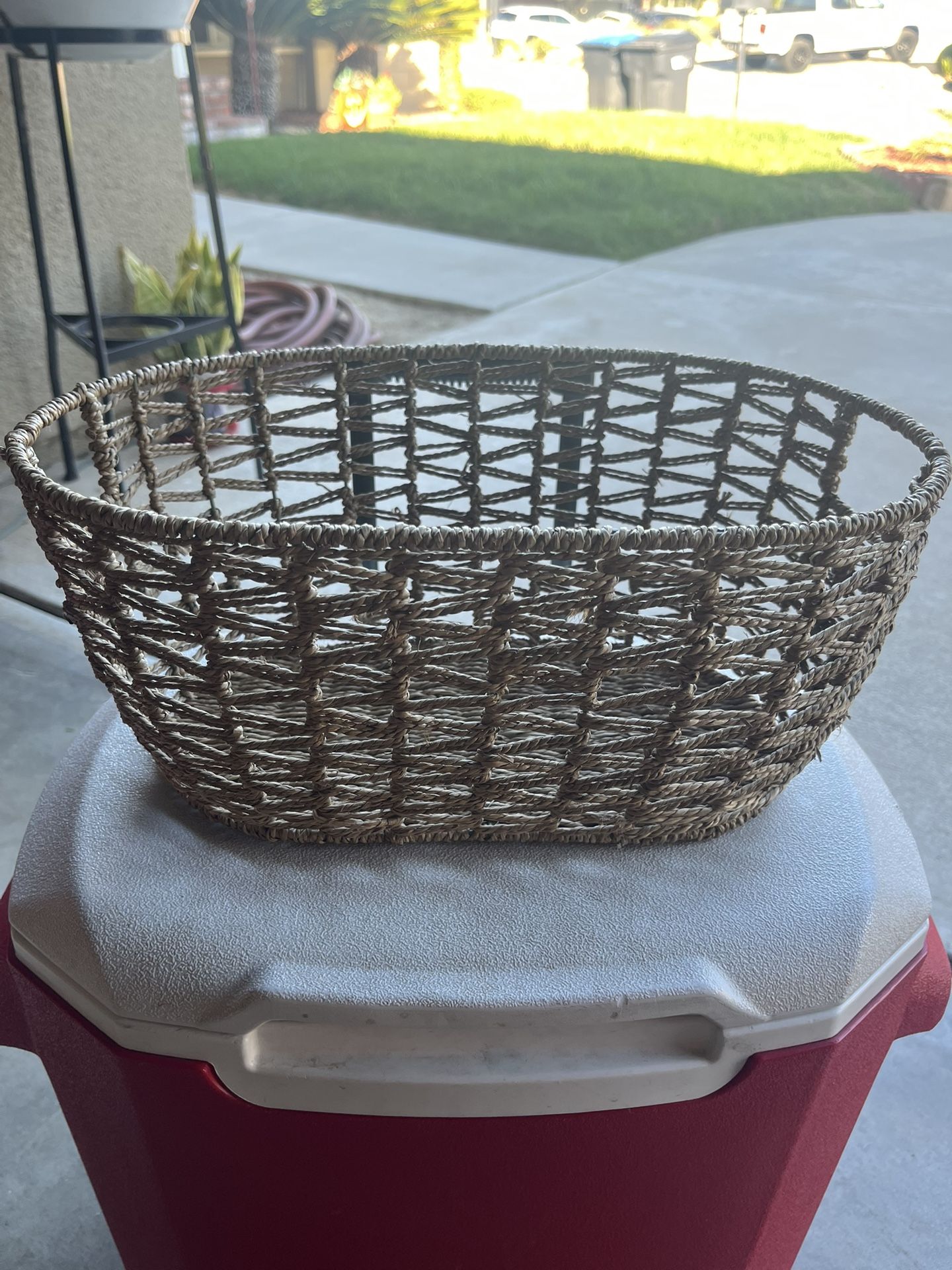 WIRE ROPE BASKET. $5