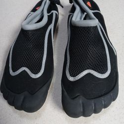 Mens Size 12 Beach Shoes. $5