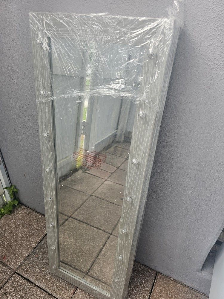 Mirror with jewelry drawer, base and lights