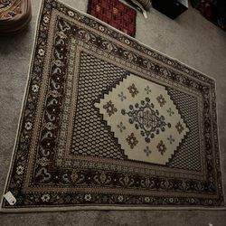 Wool area rug, Persian-style