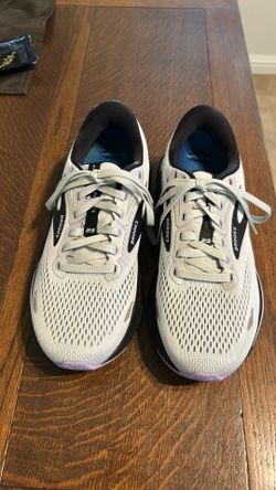 Brooks Adrenaline GTS Women’s Running/Walking shoes Size 7,  Practically New.