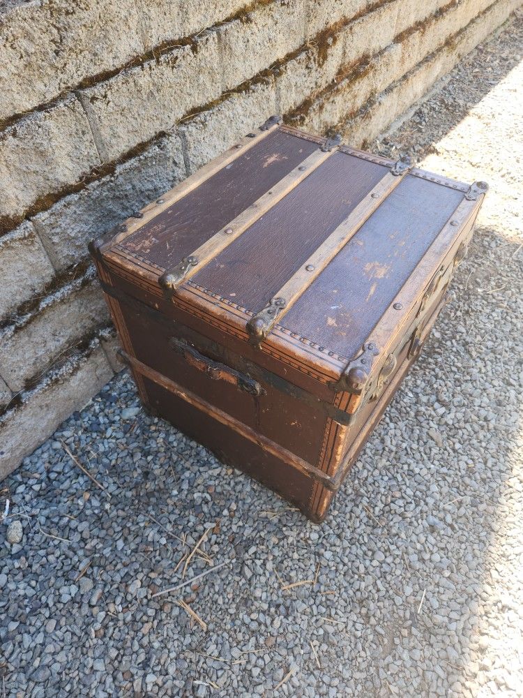 Vintage antique travel trunk side table coffee occasional table accent piece

Good antique condition. Old trunk from the early to mid 1900s.