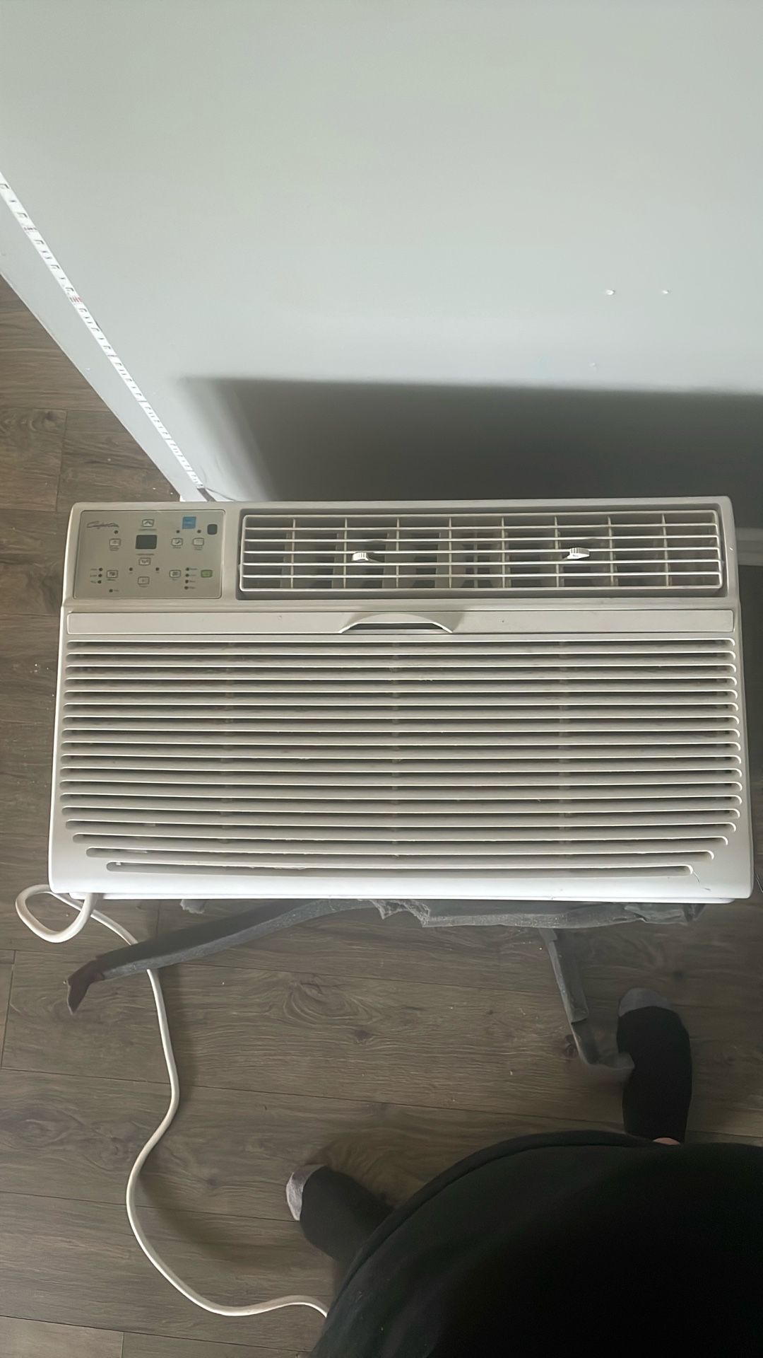 Comfort Aire Thru-the-wall AC 10,000 BTU W remote 208-230V