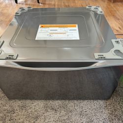 LG 27” Pedestal Stainless Color 