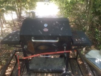 Char-Griller 33" Wide Charcoal Grill Read Description 
