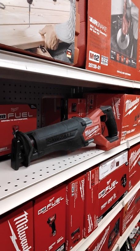 MILWAUKEE M18 FUEL SAWZALL RECIPROCATING SAW (TOOL ONLY)