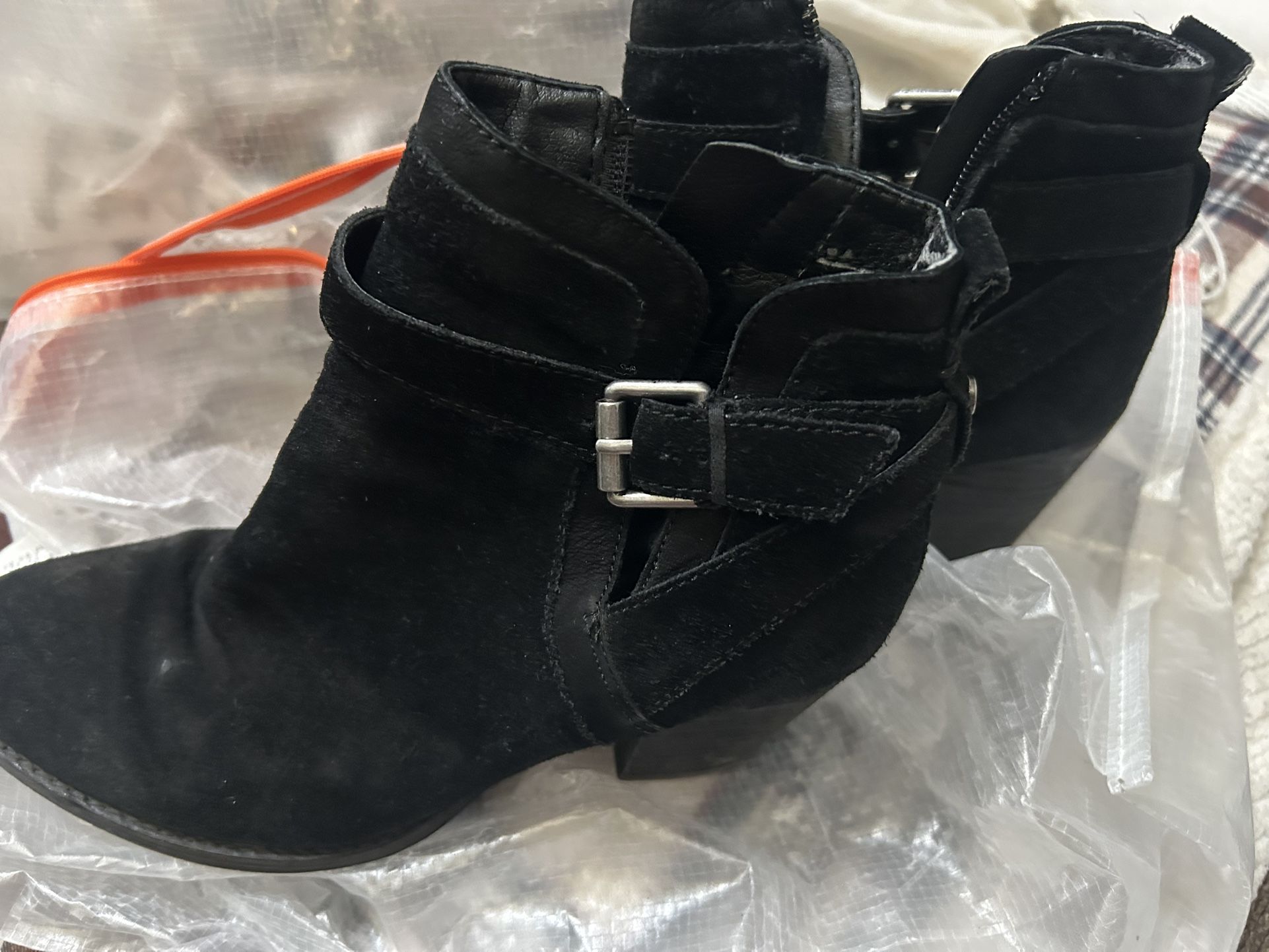 Sam Edelman Maurine black suede ankle boots. Size 6.5