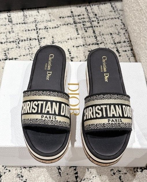 Thick soled strappy sandals