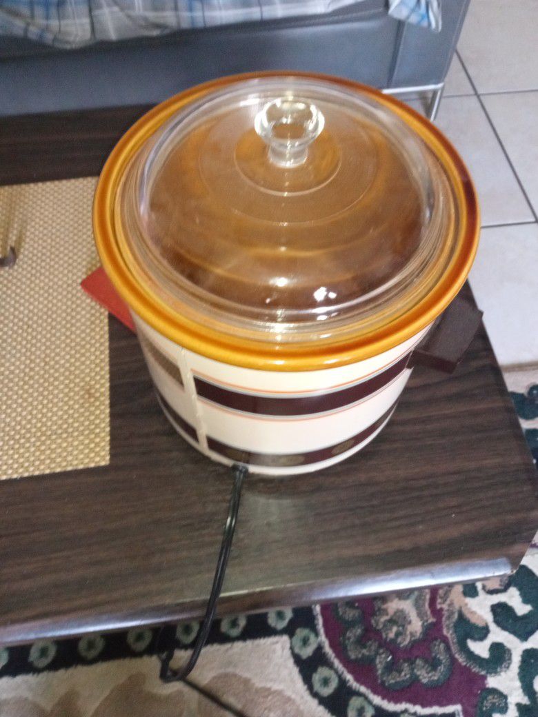 Rival 33551 Vintage Crock Pot 5 Quart Slow Cooker Stoneware Glass Top for  Sale in Seffner, FL - OfferUp