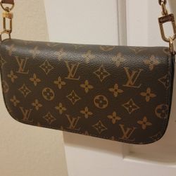 PRE-OWNED LV PURSE 