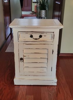 Antique Looking Small Dresser / Nightstand.