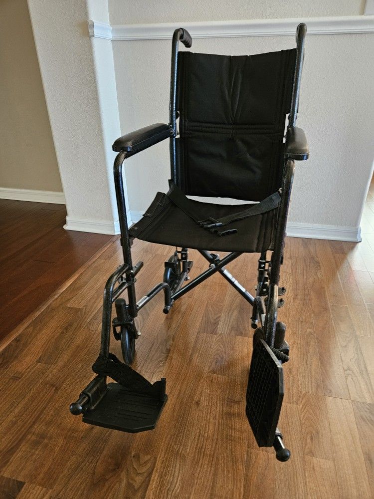 Drive Medical Lightweight Wheelchair