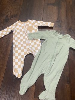 Lot of 2 boys sleepers size 6 months by carters #21