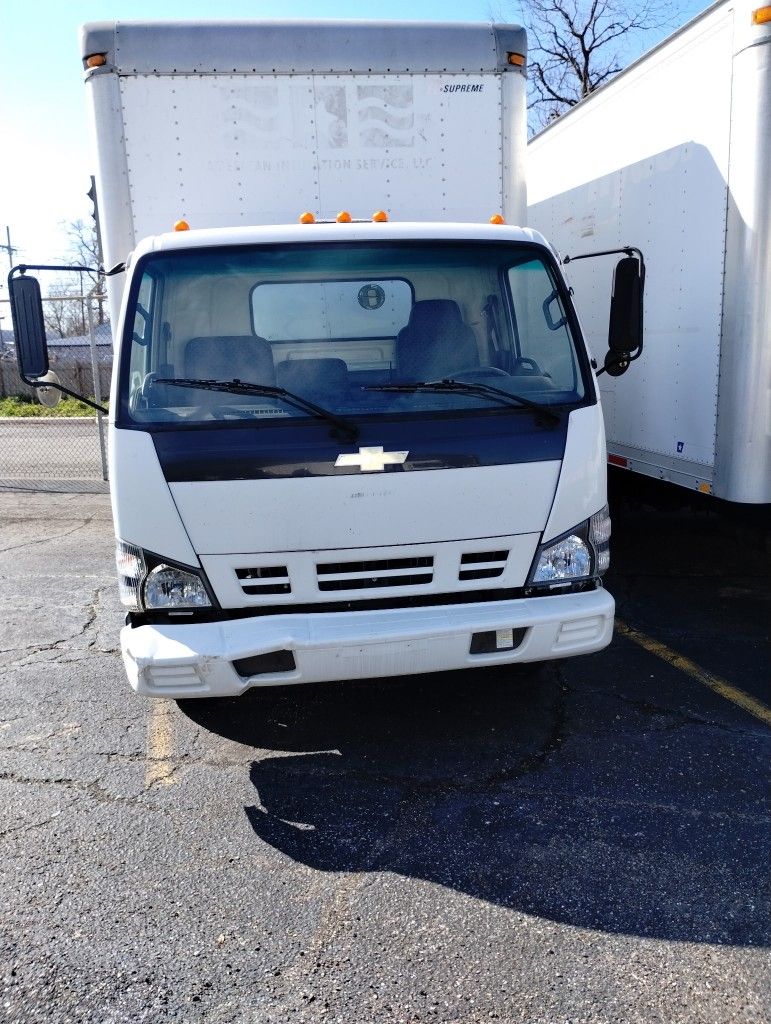 2006 Chevy Tilt Master W45042 / 2007 Isuzu NPR