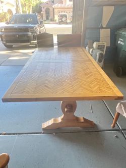 Dining table & 6 chairs