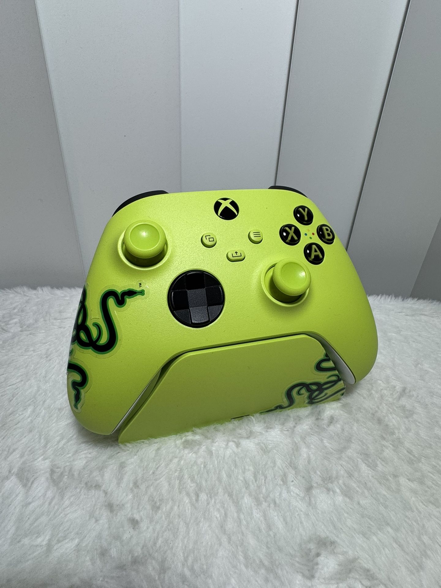 Microsoft Xbox Wireless Controller for Xbox One Xbox Series X/S, PC + Stand