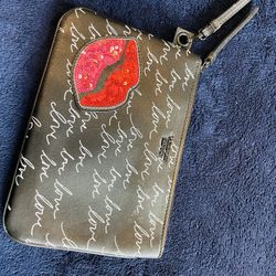 NWOT VICTORIA'S SECRET LIP SCRIPT NIGHT OUTWRISLET CARD SLOT FITS PHONE LIP GLOSS