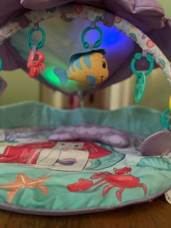 Lights up and plays music/bubble sounds