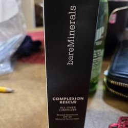 Complexion Rescue Tinted Moisturizer .
