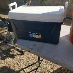 Carry On Ice Chest  By IGloo  48 Quarts  I ASK  $25.00