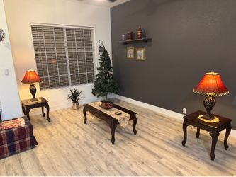 Coffee table with 2 side tables with 2 night stands