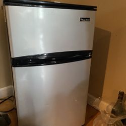 Magic chef Mini Refrigerator Price Negotiable. Selling At Stores For Over $200
