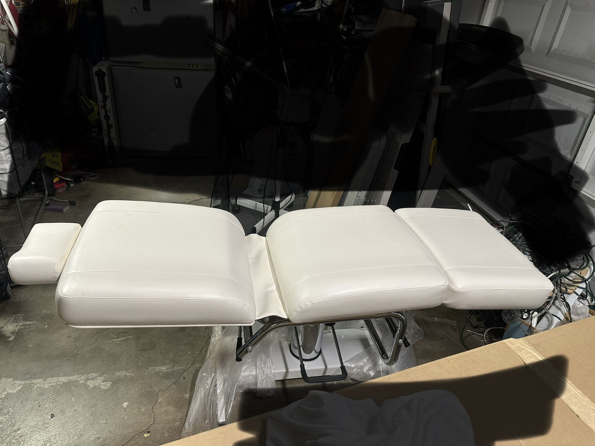 Treatment/Massage/Facial/Lash/Tattoo/Waxing  Chair Bed Table Bed