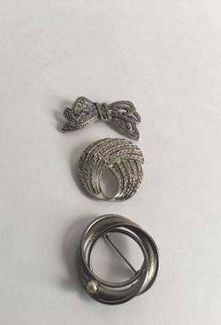 Vintage To Now Silver Tone brooch lot.