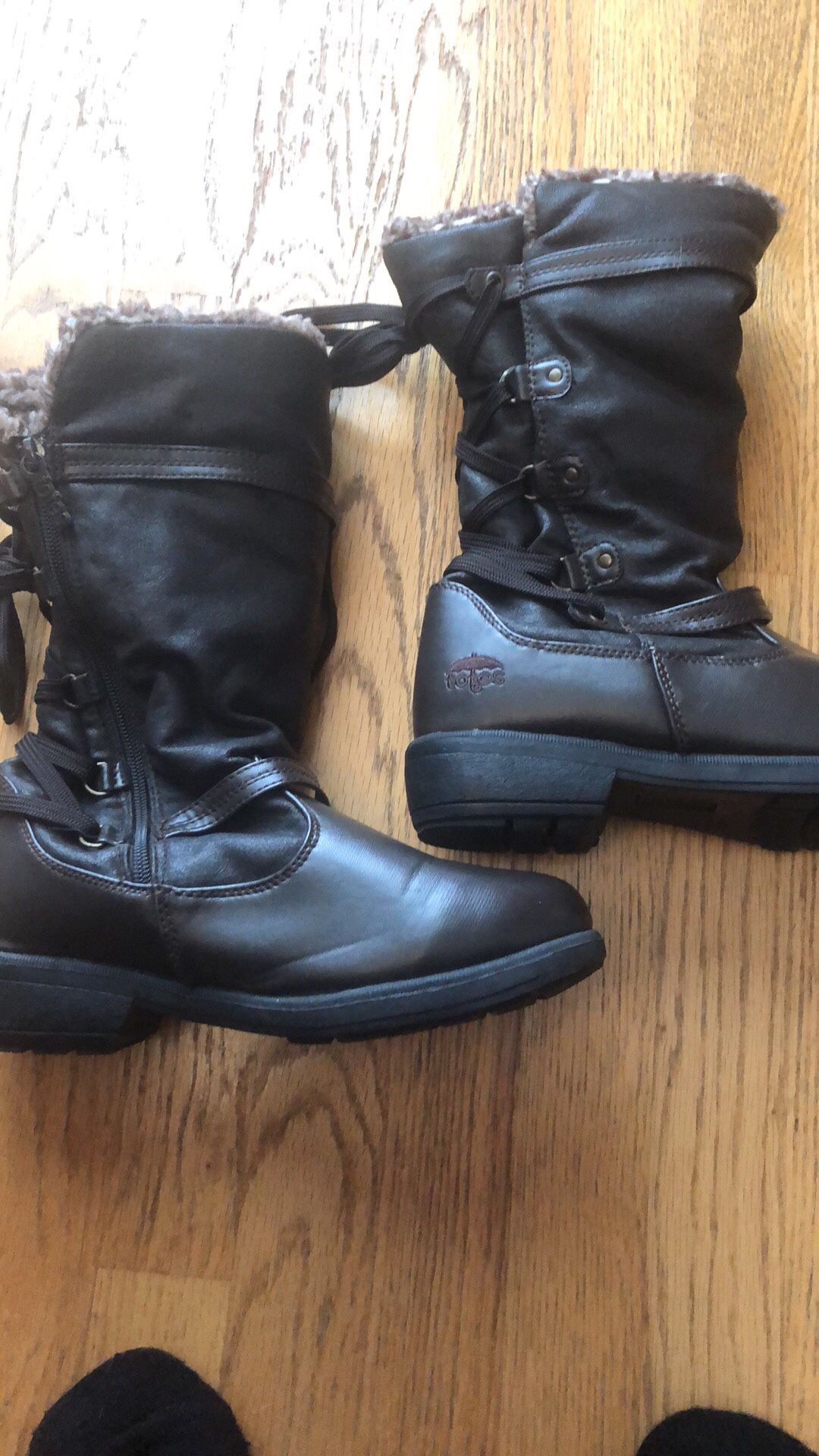 Totes brand ladies winter boots, Size 9