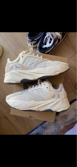 Yeezy 700 analog size 10.5