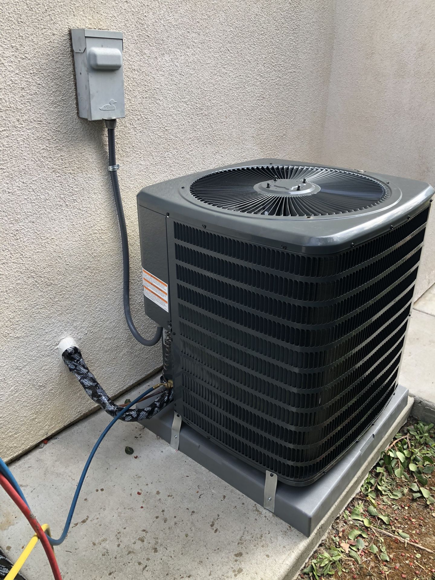 Air conditioning Condenser 3 ton Goodman 410a with installation for