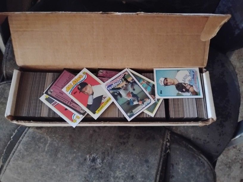 Assorted (1989) Baseball Cards!